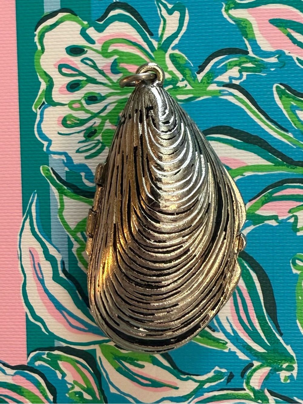 VINTAGE Estee Lauder ALIAGE sport fragrance shell perfume charm pendant locket